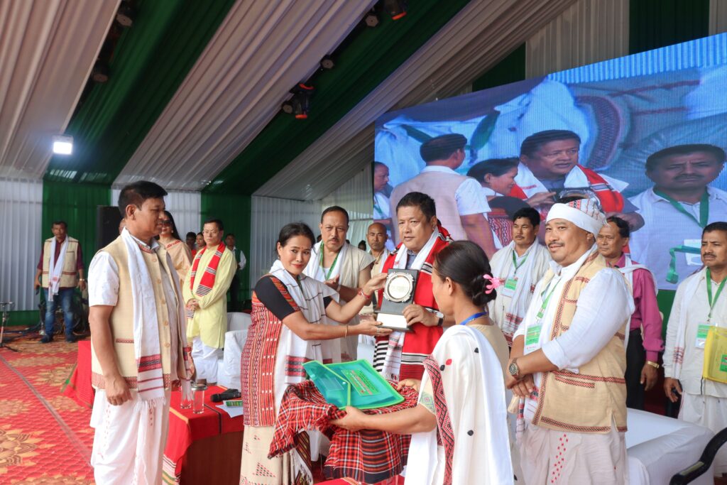 শিক্ষা মন্ত্ৰী ৰনুজ পেগু